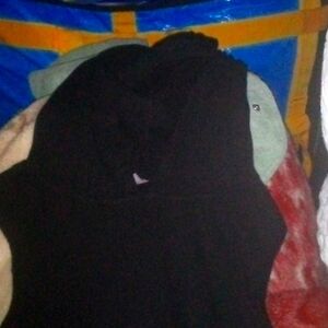 Sleeveless hoodie tank top